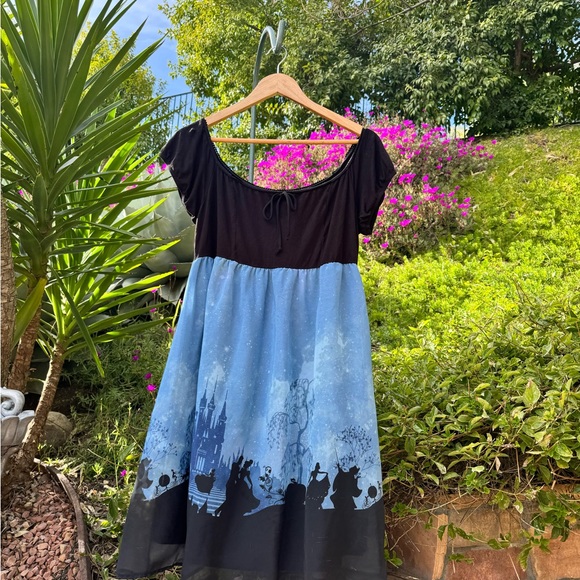 RARE - Disney Cinderella with a Castle on Background, Off-Shoulder XL Dress - Picture 7 of 11